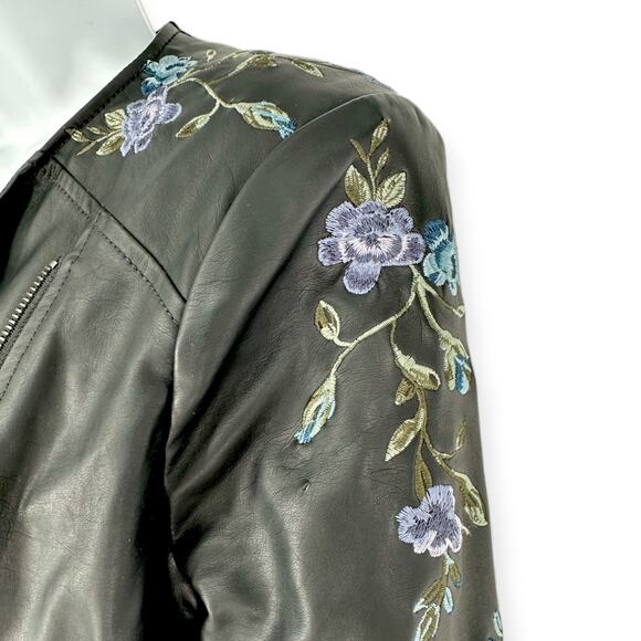 G by Giuliana | Medium | Black Vegan Leather Floral Embroidered Moto Jacket - Picture 5 of 9